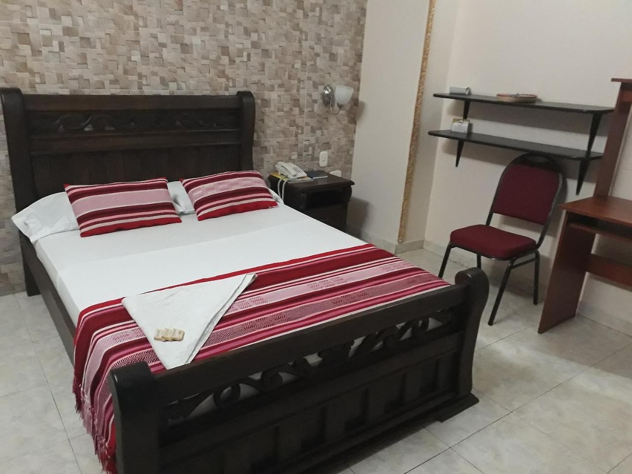 Mariand Plaza Hotel *