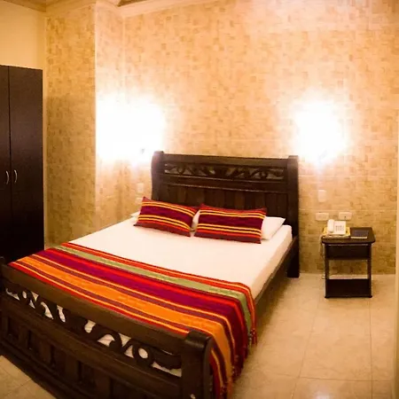 Mariand Plaza Hotel *